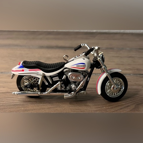 Hallmark NEW 2002 Christmas Ornament 4th Harlie Davidson Milestones series - Picture 6 of 10